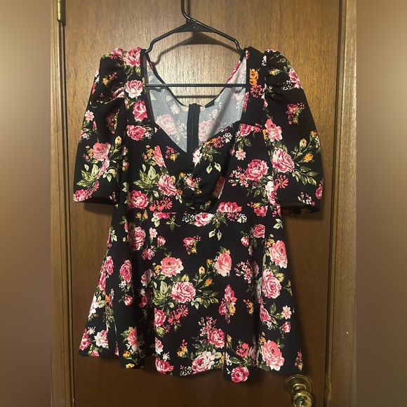 Gorgeous puff sleeve floral peplum top - Picture 1 of 4